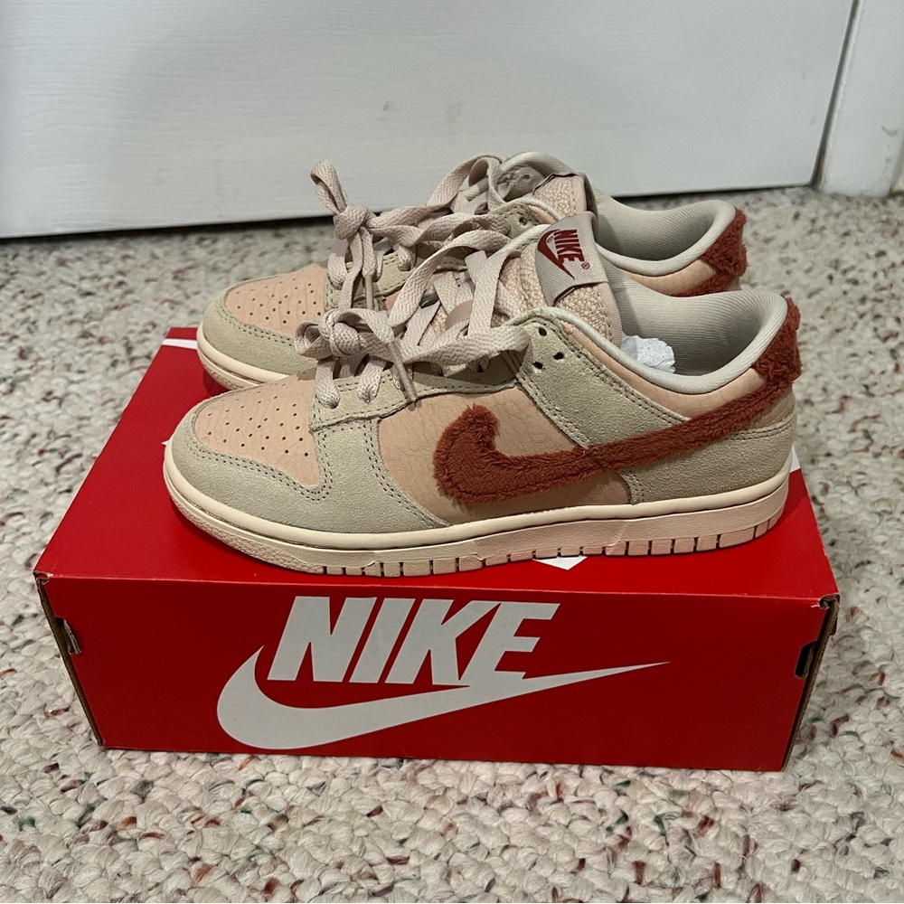 NEW Nike Womens Dunk Low size 5.5